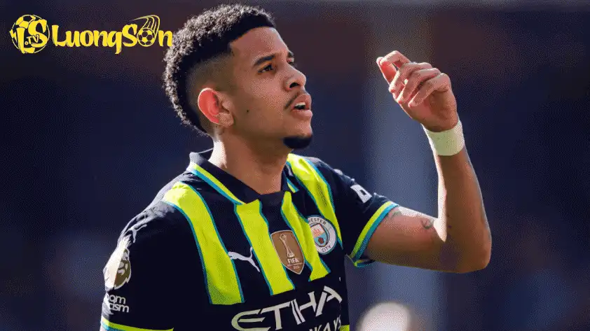 Savinho từng được Tottenham chèo kéo