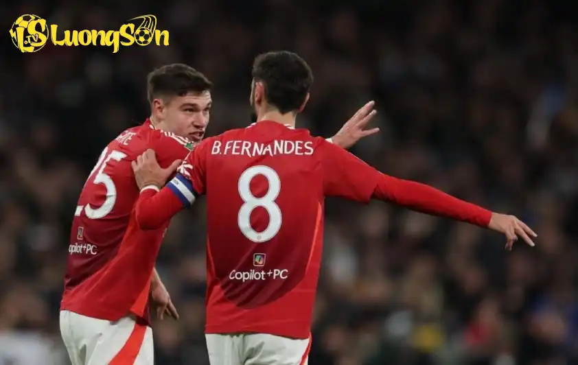 Ugarte sẽ tỏa sáng trước Liverpoo? - Ảnh: @SimplyUtd Ugarte sẽ tỏa sáng trước Liverpoo?